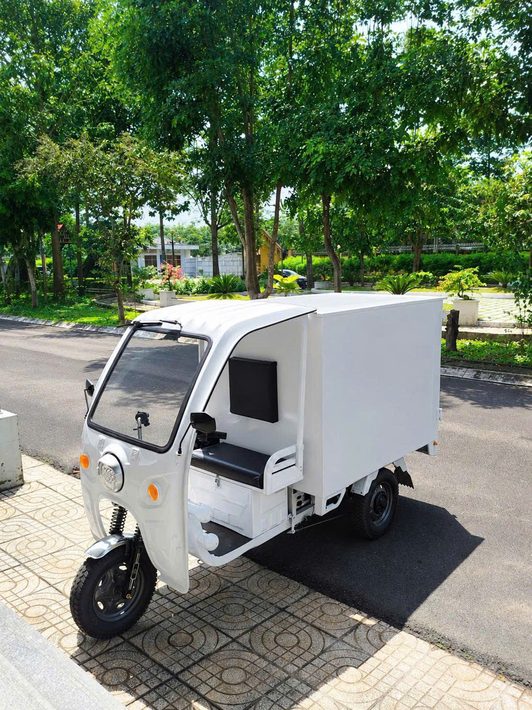 Xe Điện 3 Bánh Chở Hàng Thùng Kín