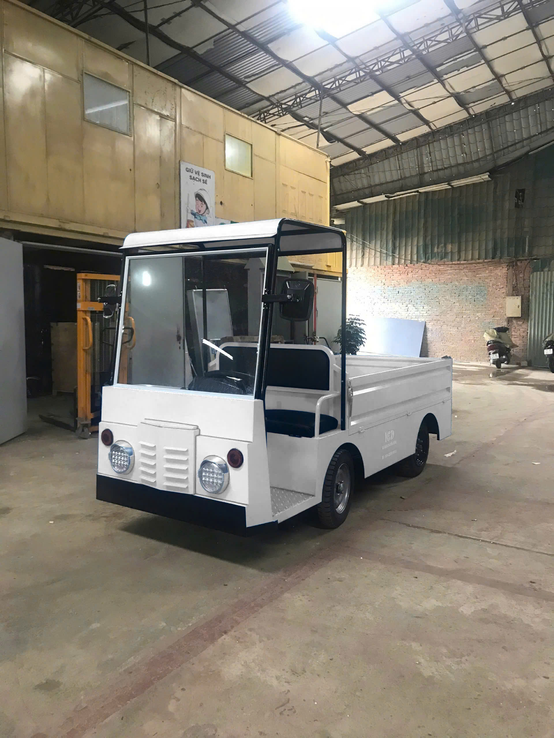Xe Điện 4 Bánh Thùng Lửng Dáng Vuông Có Mái Che Cabin